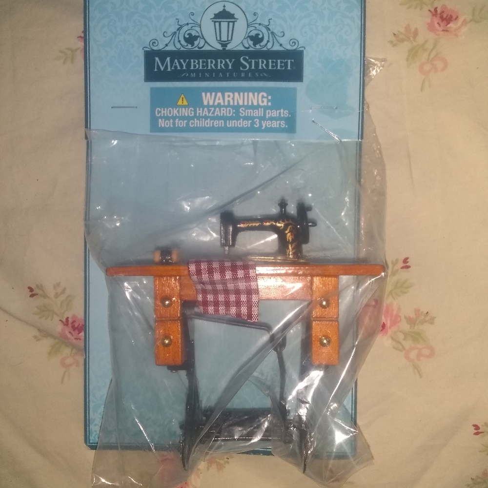 Mayberry street miniatures sewing machine